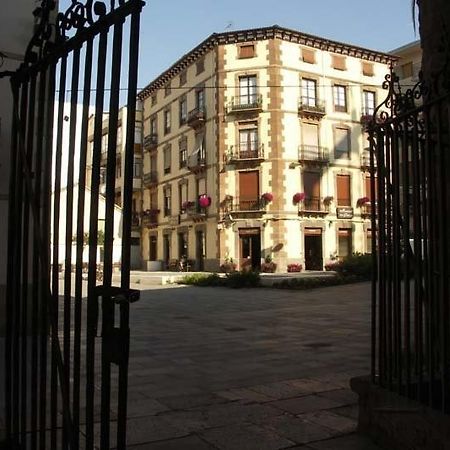 Hostal Paris Jaca Exteriör bild